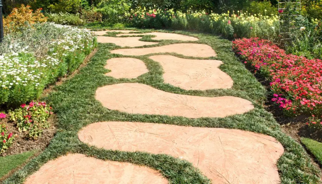 Geometric Garden Paths