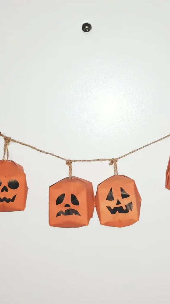 DIY Halloween tissue paper Garland DIY Halloween tissue paper Garland