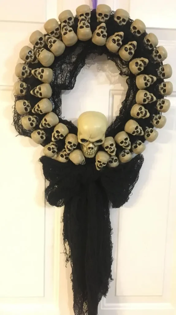 DIY Halloween wreath  DIY Halloween wreath