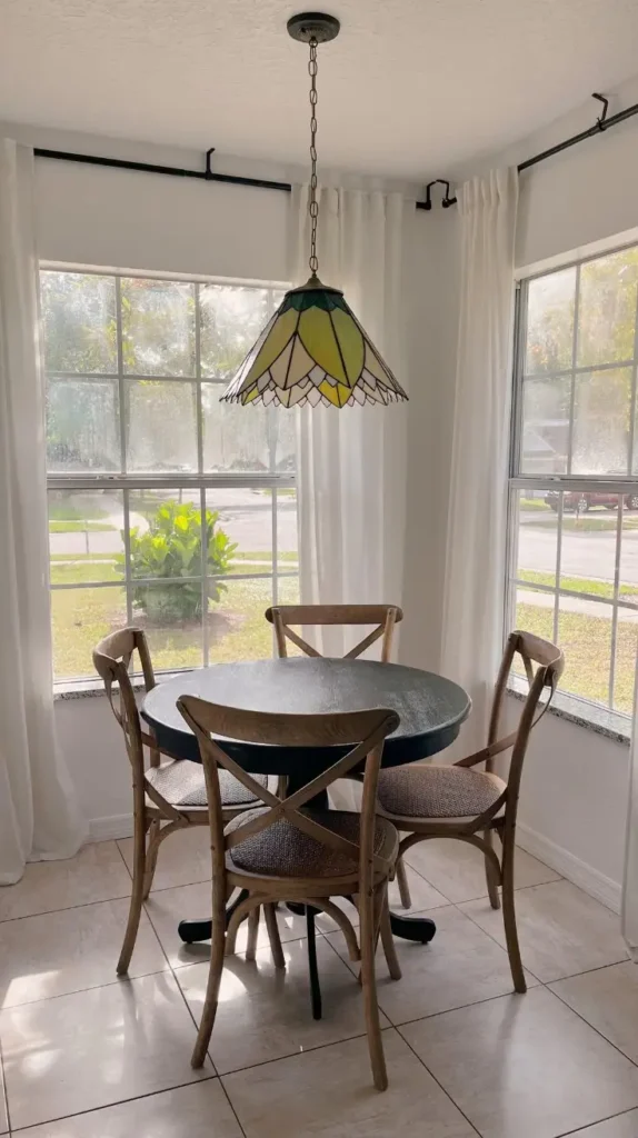 Round Table breakfast Nook 