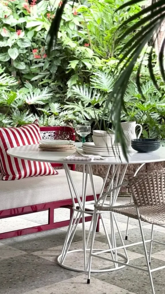 outdoor breakfast nook