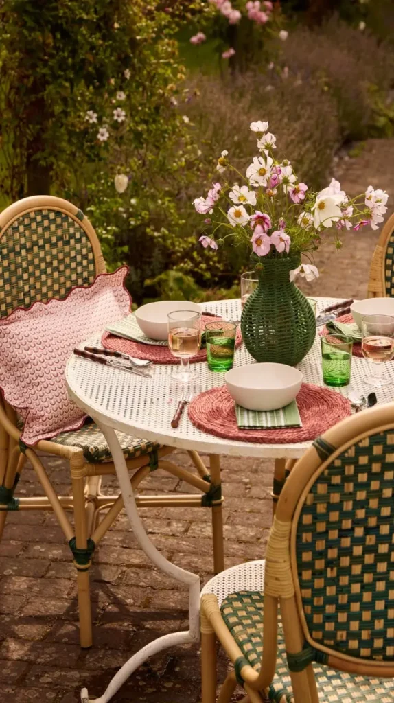 Outdoor Table Decor Ideas