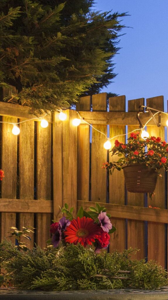 Wooden Fence Decorating Ideas 