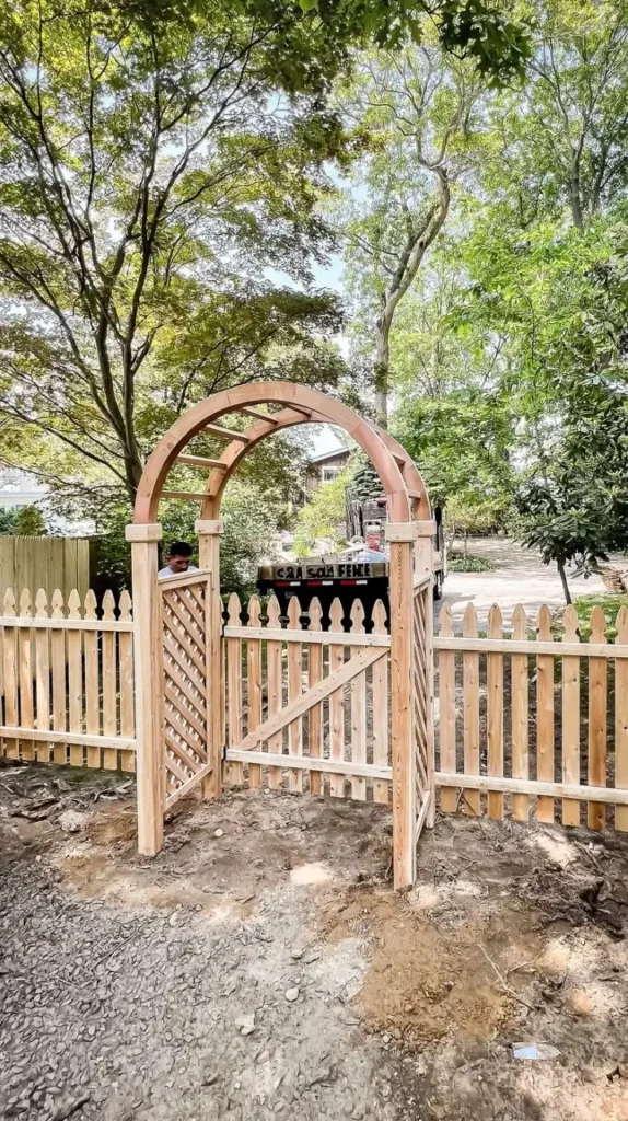 Wooden Fence Decorating Ideas